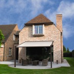 RENSON® Lapure®: Toiture de terrasse minimaliste avec store en toiture pour une protection contre le soleil et la pluie