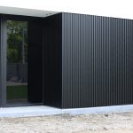 Revêtement de façade design Linarte, touche finale d’une conception épurée en noir et blanc